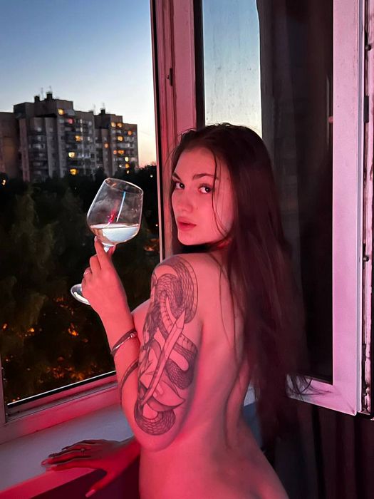 Сексуальные удовольствия в бассейне: Почему мужчины выбирают интимные встречи с проститутками